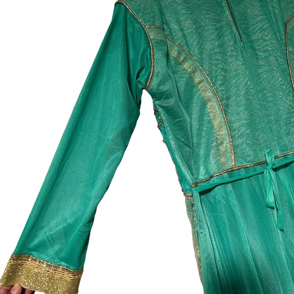 Nepali Indian Dress Arnarkali Kurta embellished - Picture 7 of 12